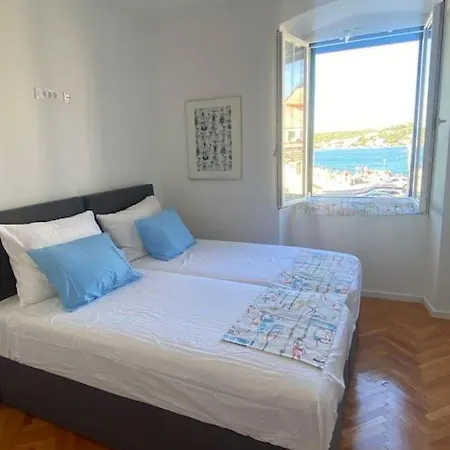 Hotel House With Sea View *