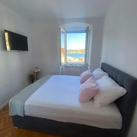 Hotel House With Sea View *